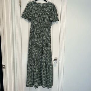 Women’s floral maxi dress. Size M